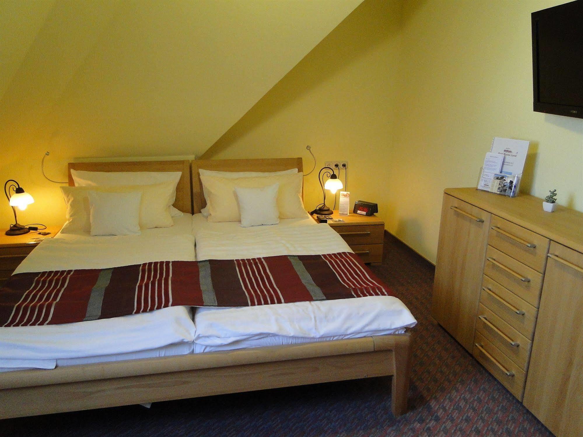 Hotel Rhoener Land Garni - Bed & Breakfast Oberthulba Zewnętrze zdjęcie